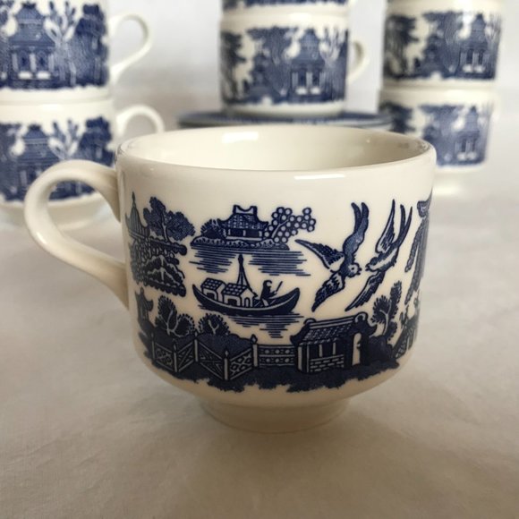 Vintage Blue Willow Bone China Churchill England Cups & Saucers Set - Picture 6 of 13